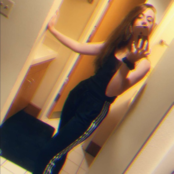 Meet your Posher, Taylor - Picture 1 of 8